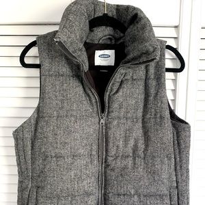 Old Navy insulating cloth puffer vest. Size M